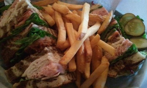 Putter's Bar & Grill